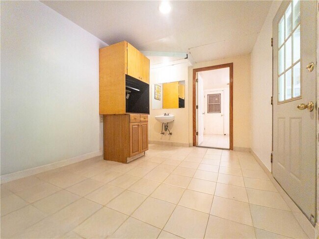 Building Photo - 965 Millbrook Ct
