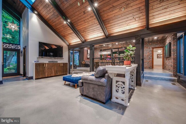 Building Photo - 3000 Caves Rd