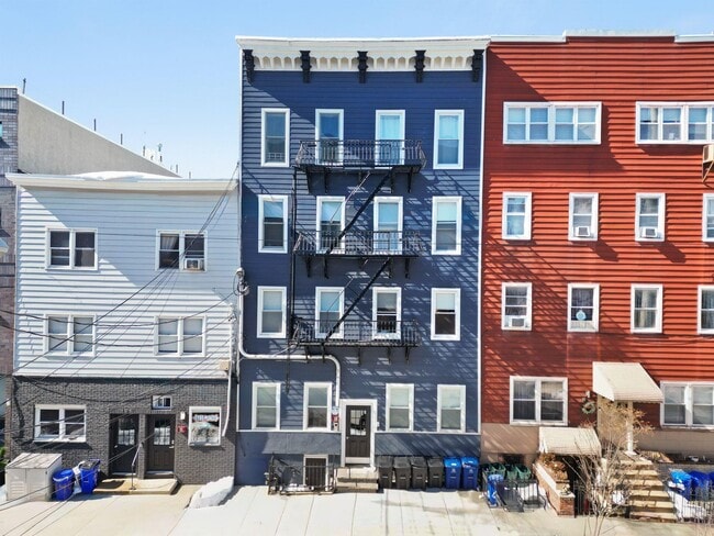 Building Photo - 406 Madison St