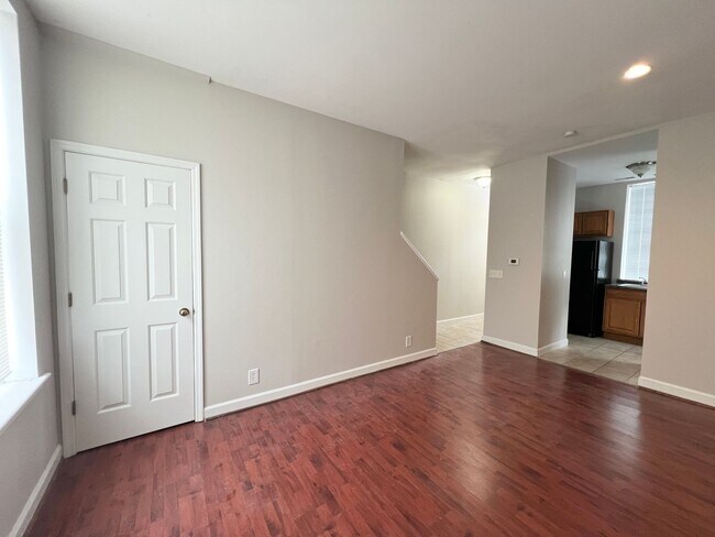 Building Photo - 2110 S 11th St