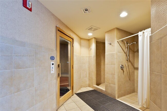 Building Photo - 7900 Harbor Island Dr