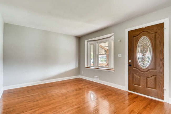 Building Photo - 902 Middlesex Rd