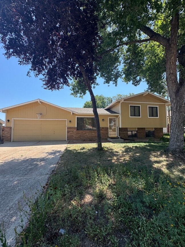 Building Photo - Westmoor West Home