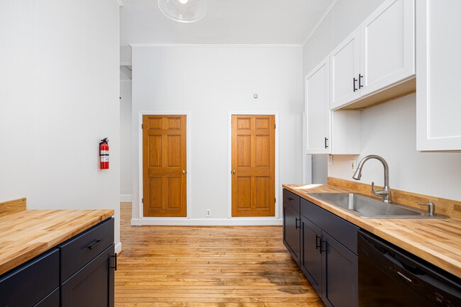 Building Photo - 117 Pearl St