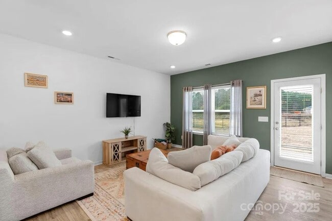 Building Photo - 106 Aspire Cir