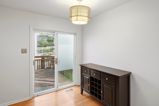 Building Photo - 1 Lanhill Ct