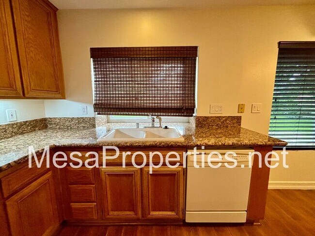 Building Photo - 3707 S Mustang Dr