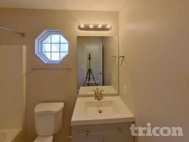 Building Photo - 3415 Hardwood Dr