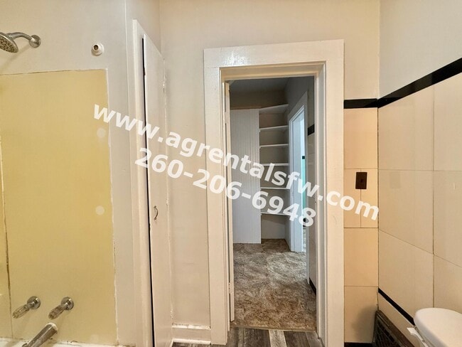 Building Photo - 4 Bedroom House- (Section 8 OK!)