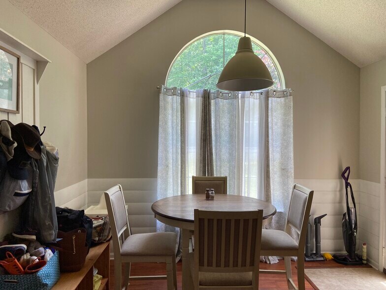 Building Photo - 45 Rockland Ct
