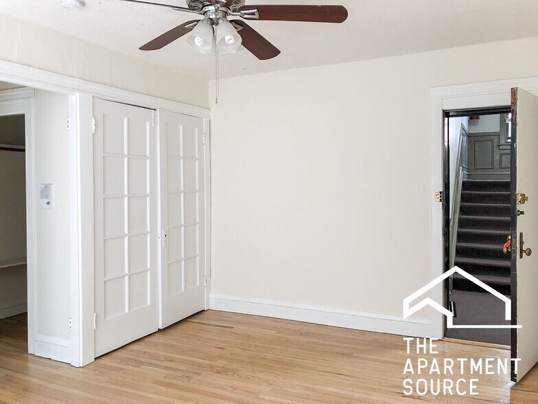 Building Photo - 518 W Cornelia Ave