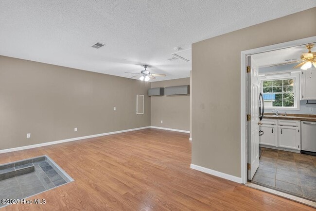 Building Photo - 304 Woody Way