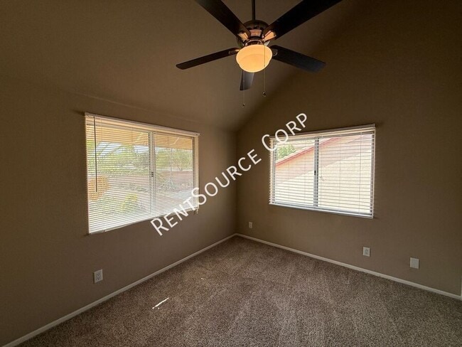 Building Photo - 40270 Homeridge Dr