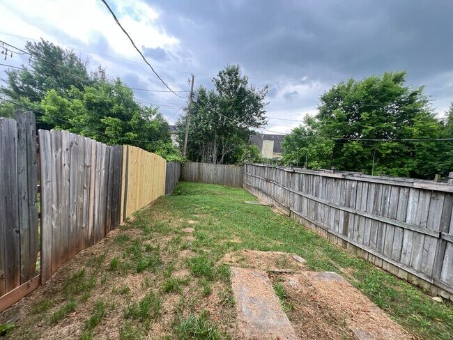 Building Photo - 5547 St James St