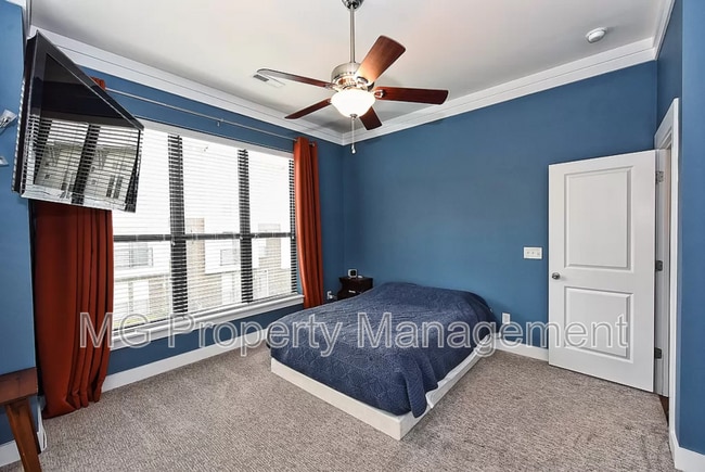 Building Photo - 3475 Spencer St