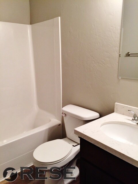 Building Photo - Awesome Vineyard THouse w attached one car garage