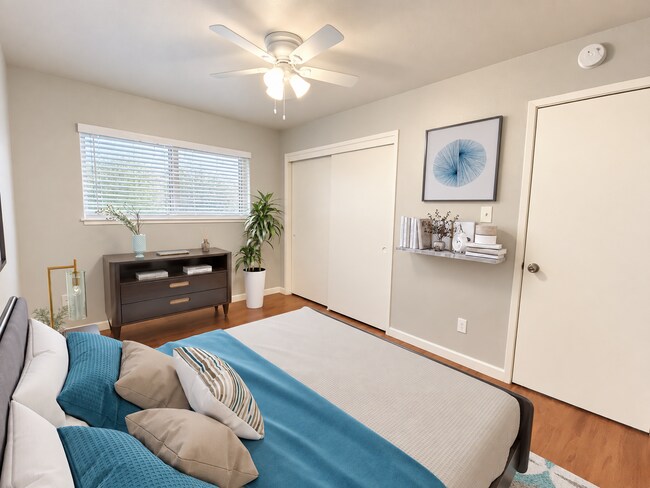 Interior Photo - Lone Pine Apartments