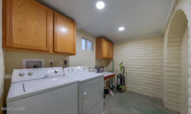 Building Photo - 111 S Westmoreland Ave