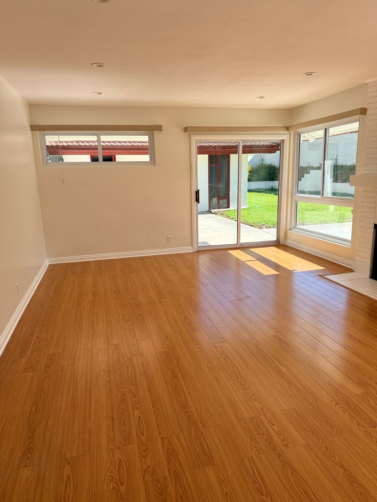 Building Photo - 410 N Canyon Blvd