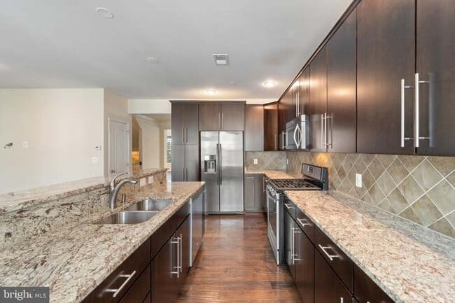 Building Photo - 43097 Thoroughfare Gap Terrace