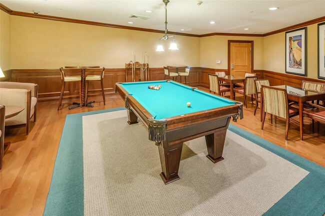 Building Photo - 347 N New River Dr E