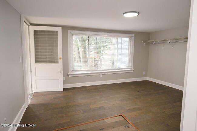 Building Photo - 208 Pope St