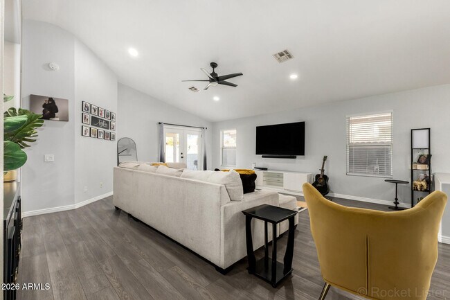 Building Photo - 10420 W Reade Ave