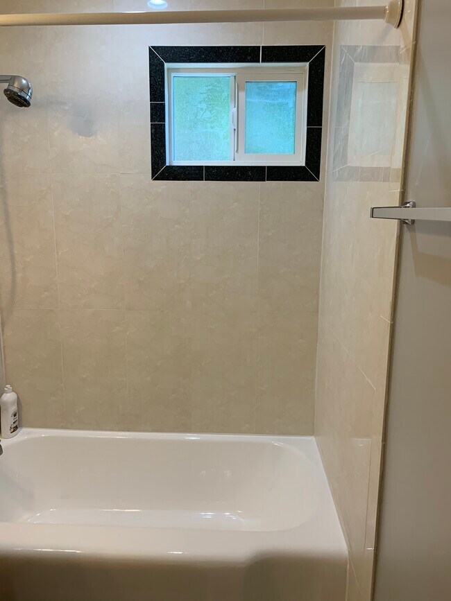 Bathroom - 1483 1/2 Allison Ave