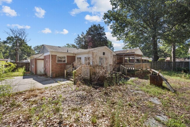 Building Photo - 1204 Fontana Ave