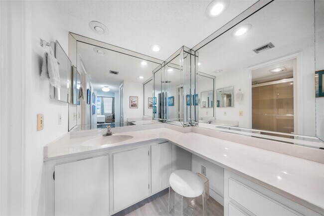 Building Photo - 800 Cypress Grove Dr