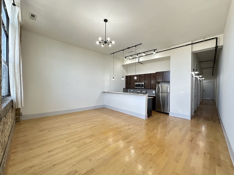 Building Photo - 1426 W 21st St