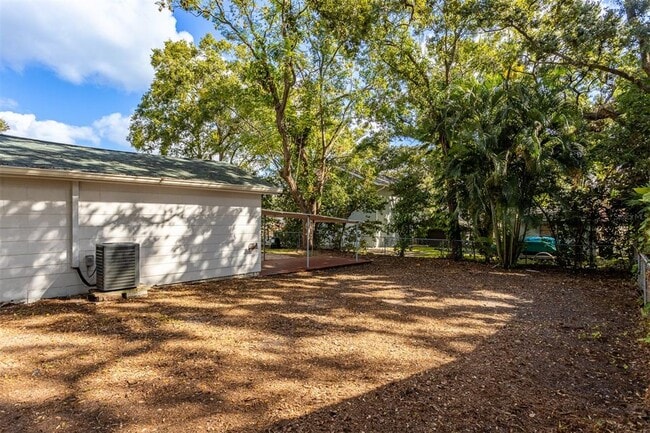 Building Photo - 1008 W Powhatan Ave