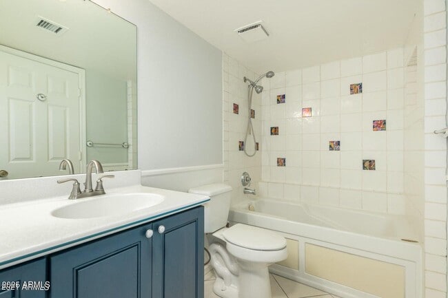 Building Photo - 20 E Redondo Dr