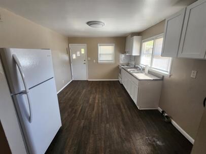 Primary Photo - 2844 Club Plaza Rd