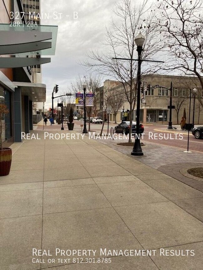 Building Photo - 327 Main St