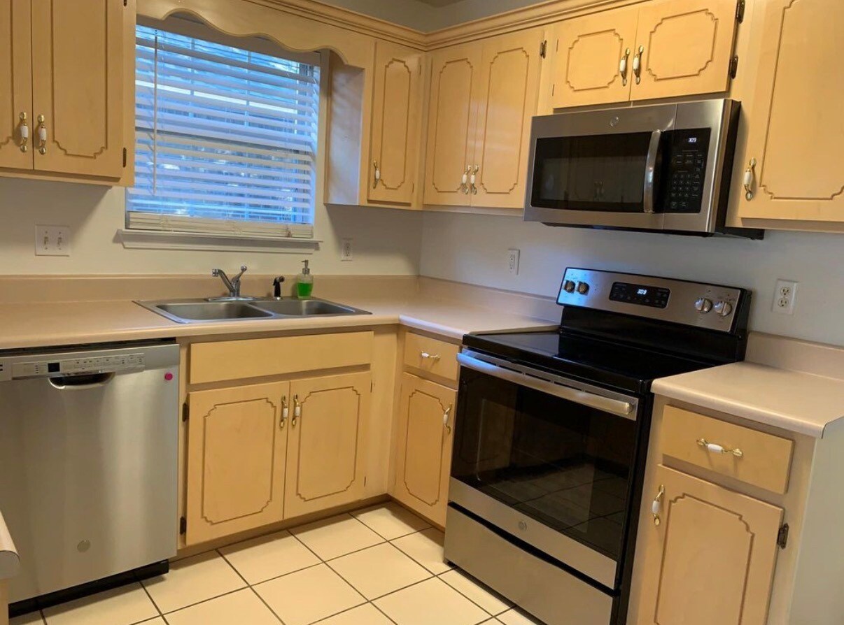 Building Photo - 4550 Barrington Ln