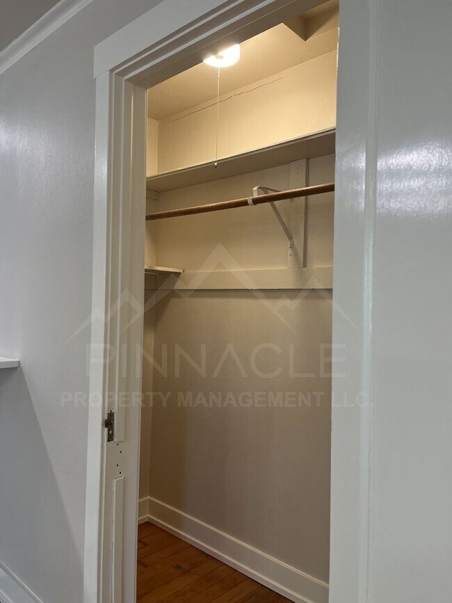 Building Photo - 1-5 1/2 Chicago Ave