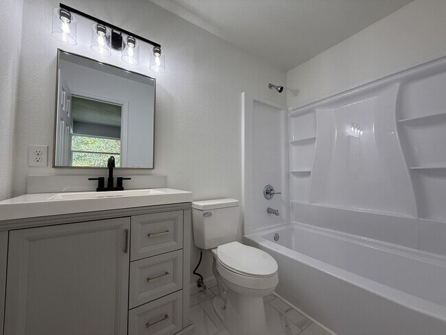 Building Photo - 5230 Springhill Dr