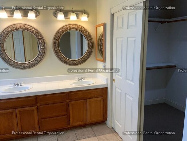 Building Photo - Beautiful Eastside 4 Bedroom, 3 Full baths in quiet neighborhood