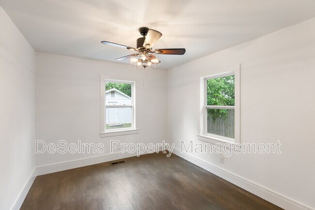 Building Photo - 927 Chickasaw Ave