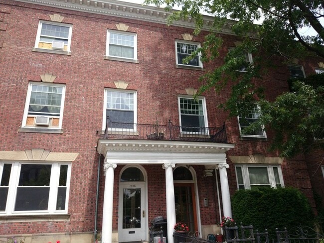Building Photo - 1726 Beacon St