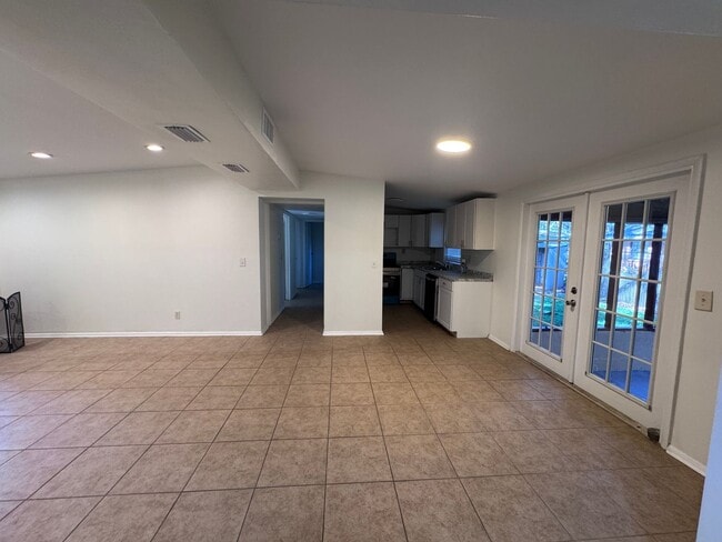 Building Photo - Island Charm on the North End – 5 Minutes to the Beach & Historic Downtown!