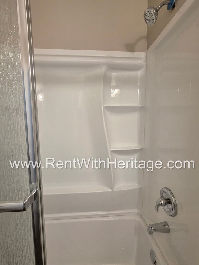 Building Photo - Awesome 3 bd/ 1.5 Bath Brick Front Ranch / No Steps / Totally Renovated / Great Location