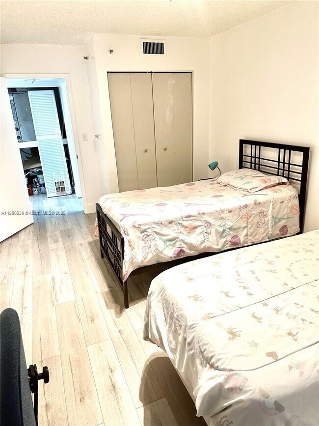 Building Photo - 850 N Miami Ave