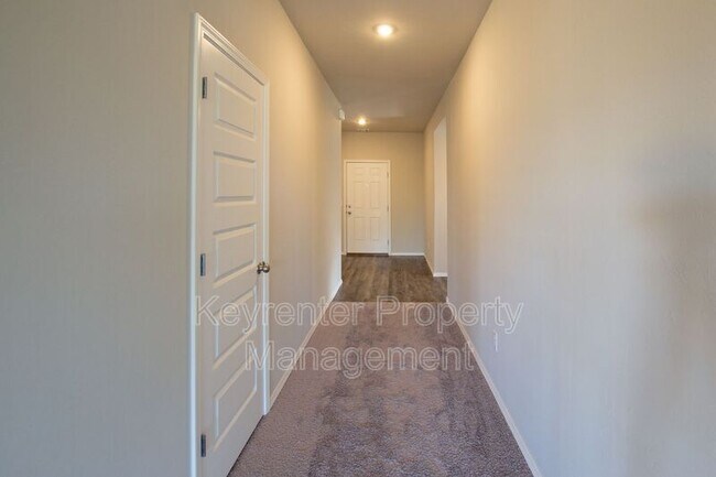 Building Photo - 755 Foxtail Dr