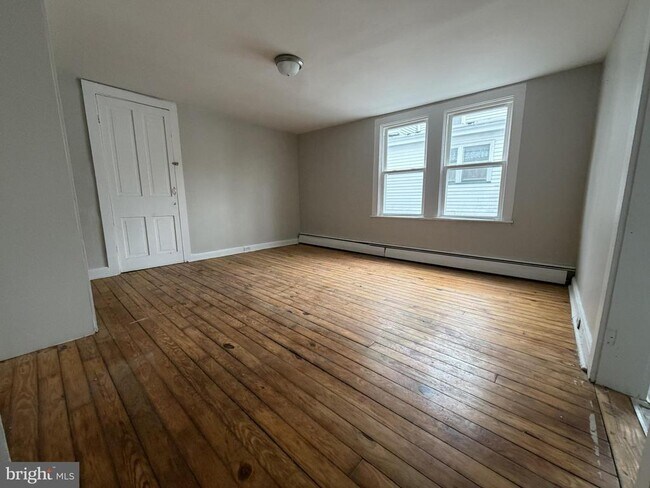 Building Photo - 190 7th St