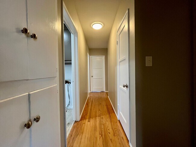 Building Photo - 3 BEDROOM/1 BATH HOUSE IN SOUTHWOOD RIVIERA TORRANCE