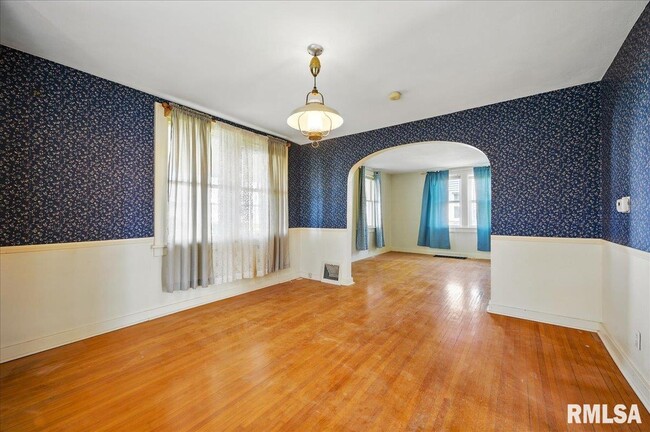 Building Photo - 3110 N Sherwood Ave