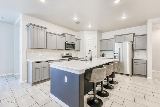 Building Photo - 12844 Haxby St