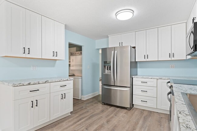 Building Photo - 381 Littlefield Rd